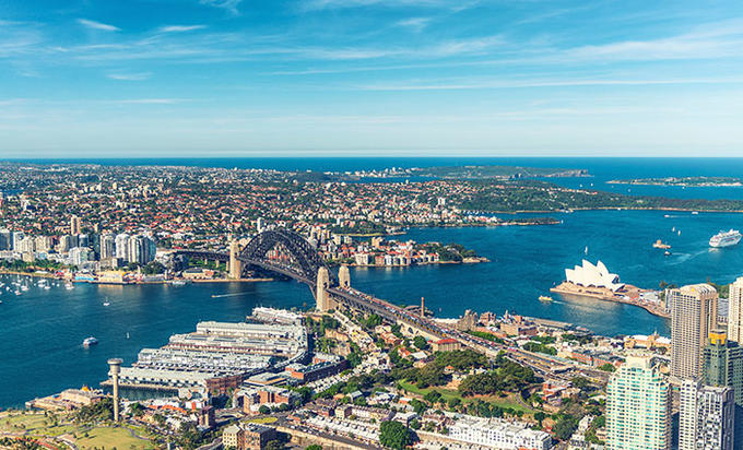 8 Tips for Flying to Australia | Flight Centre UK